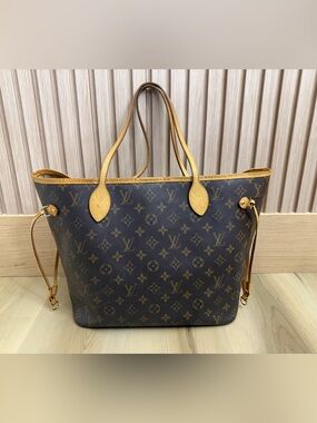 Neverfull Louis Vuitton Monogram Canvas Tote in Brown and Tan